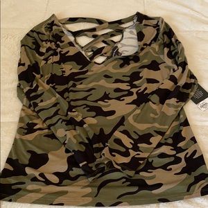NWT camo long-sleeve v-neck shirt size XL